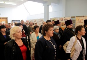 Представитель епархии принял участие в открытии выставки «Чтобы знали и помнили!» в Энгельсском краеведческом музее