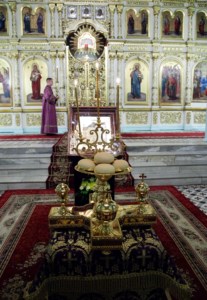 Всенощное бдение c Чином Воздвижения Креста в храме в честь Сошествия Святого Духа города Саратова