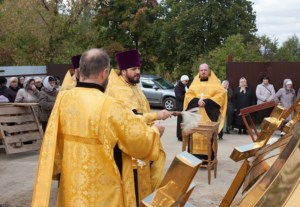 Совершено освящение крестов и куполов строящегося храма во имя святого благоверного князя Михаила Черниговского и боярина его Феодора г. Саратова