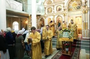 Божественная литургия в храме во имя Всех Святых, в земле Российской просиявших, г. Саратова