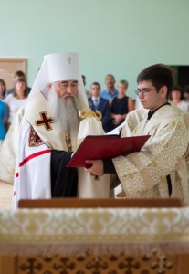 Митрополит Лонгин освятил спортивный зал школы и дом культуры села Сторожевка