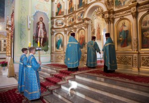 Всенощное бдение в храме в честь Покрова Пресвятой Богородицы г.Саратова