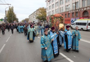 В Саратове состоялся крестный ход с Казанской иконой Божией Матери
