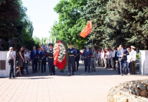 В День памяти и скорби на Воскресенском кладбище Саратова совершена заупокойная лития