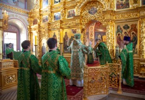 Божественная литургия в Свято-Троицком кафедральном соборе г. Саратова