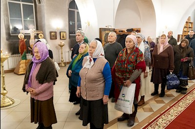 Божественная литургия в храме во имя первоверховных апостолов Петра и Павла г. Саратова