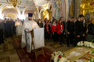 Митрополит Лонгин совершил пасхальное богослужение