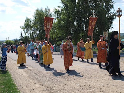 В селе Колояр прошел крестный ход