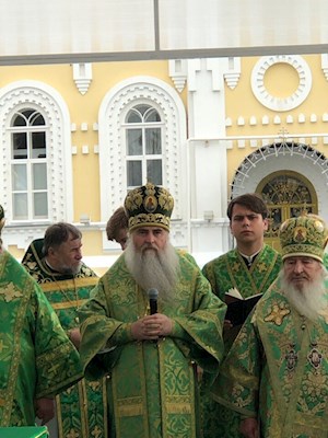 Божественная литургия на соборной площади Серафимо-Дивеевского монастыря