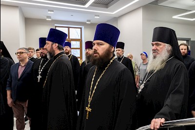 Митрополит Лонгин освятил здание Покровского епархиального управления