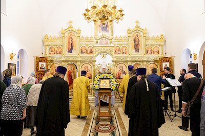 Божественная литургия в храме в честь святителя Иоанна Златоуста в п. Зональный г. Саратова
