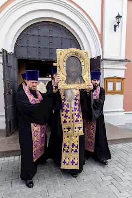 В Саратове и Покровске прошел автомобильный крестный ход со святынями Саратовской митрополии