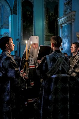 Великое повечерие с чтением канона преподобного Андрея Критского в храме Сошествия Святого Духа г. Саратова