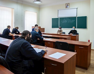 В Саратовской православной духовной семинарии начались вступительные испытания
