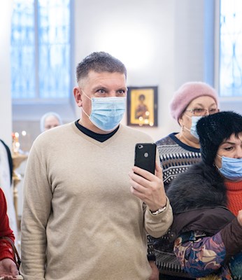 Митрополит Игнатий совершил Божественную литургию в Петропавловском храме г. Саратова