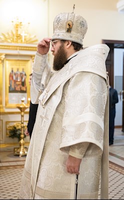 Митрополит Игнатий совершил Божественную литургию на Архиерейском подворье — в храме во имя святого апостола и евангелиста Иоанна Богослова при СПДС