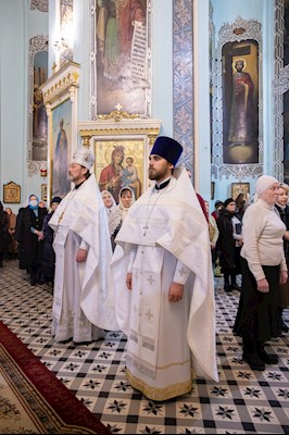 Митрополит Игнатий совершил Божественную литургию в Свято-Духовском соборе г. Саратова