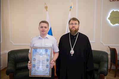 Митрополит Игнатий наградил сотрудников ГИБДД