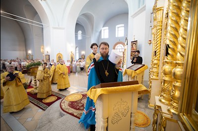 Митрополит Игнатий совершил Божественную литургию в храме Покрова Пресвятой Богородицы г. Петровска