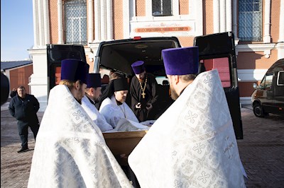 В Покровском соборе прошла торжественная встреча саратовских святителей