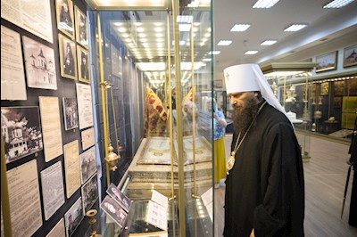 Глава Волгоградской митрополии посетил Музей истории Саратовской митрополии