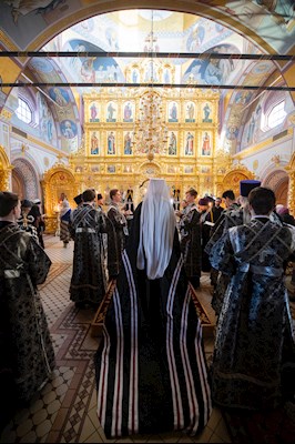 Митрополит Игнатий совершил великое повечерие с чтением Великого покаянного канона преподобного Андрея Критского в Свято-Троицком кафедральном соборе г. Саратова