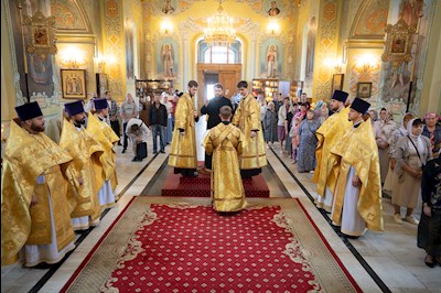 Митрополит Игнатий совершил Божественную литургию в Покровском соборе г. Саратова
