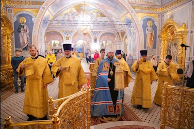 Митрополит Игнатий совершил Божественную литургию в Свято-Троицком кафедральном соборе г. Саратова