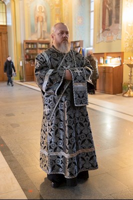 Митрополит Игнатий совершил Литургию Преждеосвященных Даров в Покровском соборе г. Саратова