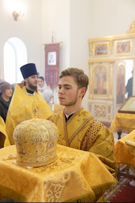 Митрополит Игнатий совершил Божественную литургию в Трехсвятительском храме г. Саратова
