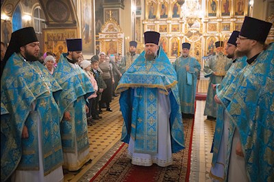 Митрополит Игнатий возглавил соборное архиерейское богослужение в Свято-Троицком кафедральном соборе г. Покровска (Энгельса)