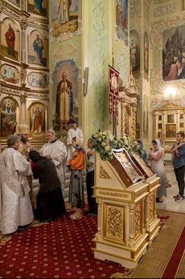 Митрополит Игнатий совершил ночную Божественную литургию в Покровском соборе г. Саратова