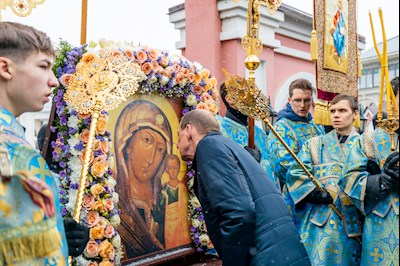 В Саратове прошел традиционный крестный ход с Казанской иконой Божией Матери