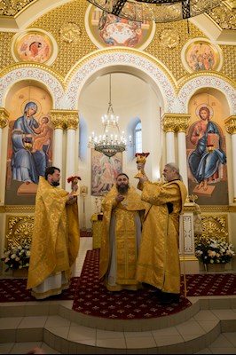 Митрополит Игнатий совершил Божественную литургию в соборном храме святителя Спиридона Тримифунтского г. Саратова