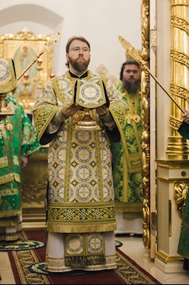 Архиереи Саратовской митрополии совершили Божественную литургию в соборном храме святого благоверного князя Александра Невского г. Ртищево