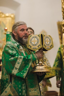 Архиереи Саратовской митрополии совершили Божественную литургию в соборном храме святого благоверного князя Александра Невского г. Ртищево