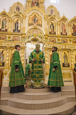 Архиереи Саратовской митрополии совершили Божественную литургию в соборном храме святого благоверного князя Александра Невского г. Ртищево