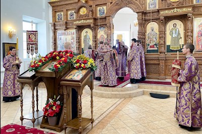 Митрополит Игнатий совершил Божественную литургию в храме Новомучеников и исповедников Саратовских г. Саратова