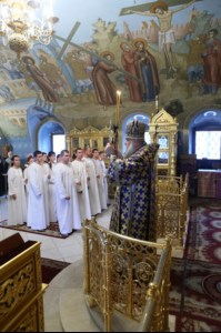 Крещальная литургия в Свято-Троицком соборе Саратова