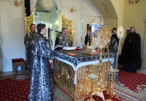 Вечернее богослужение на Архиерейском подворье— храме во имя святого апостола и евангелиста Иоанна Богослова