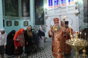 Всенощное бдение в Духосошественском кафедральном соборе Саратова