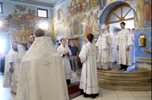 Крещальная литургия в Свято-Троицком соборе Саратова