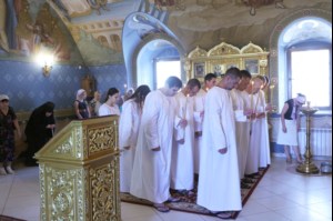 Крещальная литургия в Свято-Троицком соборе Саратова