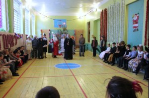 Священник стал гостем Новогодней елки в школе-интернате