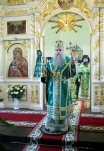 Божественная литургия на Архиерейском подворье — в храме во имя преподобного Серафима Саровского города Саратова