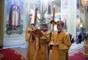 Божественная литургия в храме в честь Покрова Пресвятой Богородицы города Саратова