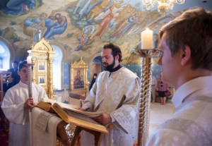 Митрополит Лонгин совершил Крещальную литургию в Свято-Троицком кафедральном соборе г. Саратова