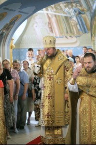 Епископ Пахомий совершил Божественную литургию в Свято-Троицком кафедральном соборе Саратова