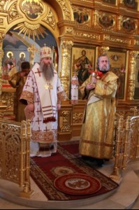 Божественная литургия в Свято-Троицком соборе Саратова