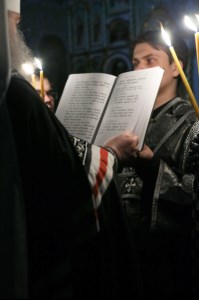 Великое повечерие с чтением канона преподобного Андрея Критского в храме в честь Покрова Пресвятой Богородицы г. Саратова